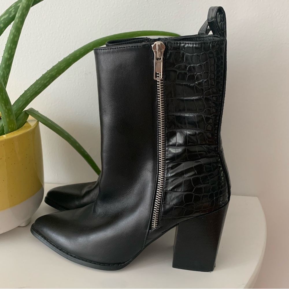 Steve Madden  Black Leather Ankle Boots 7